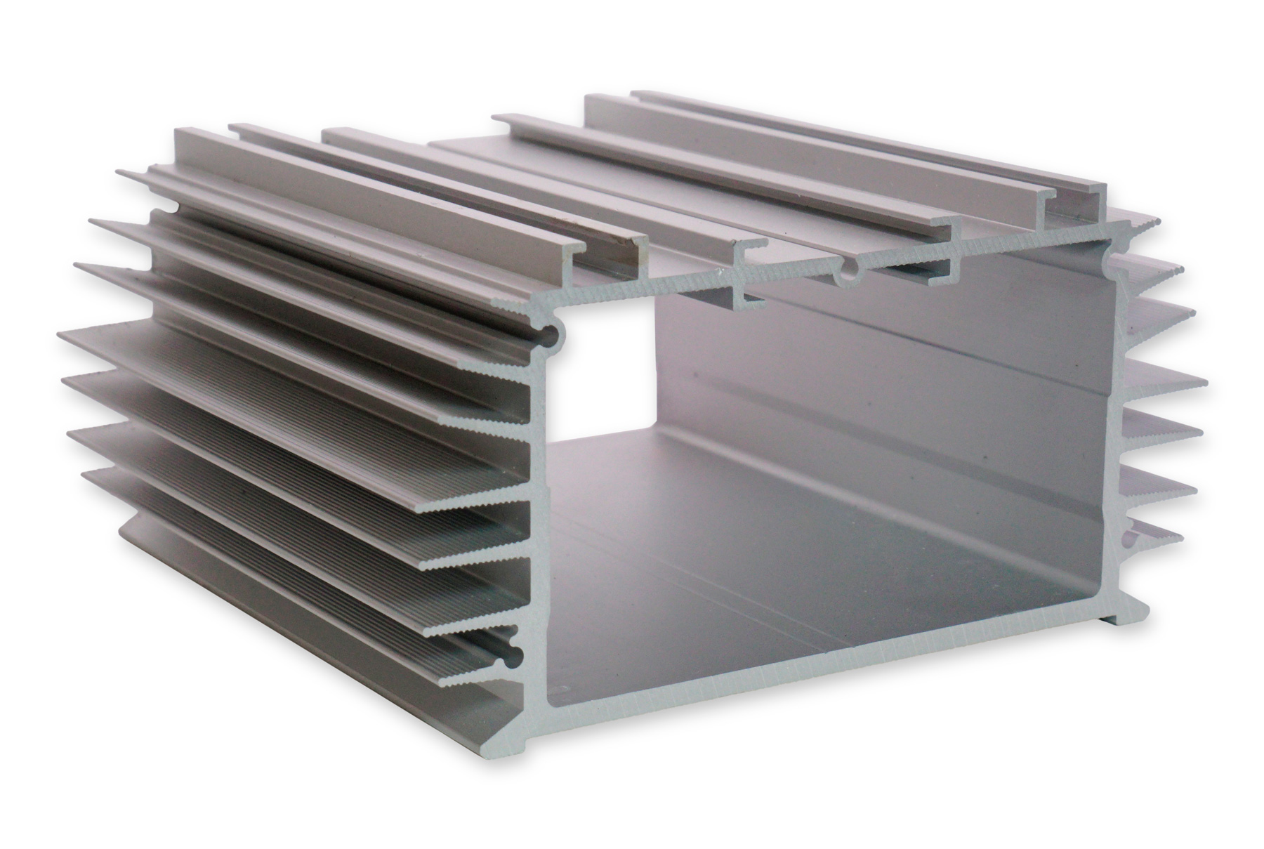 Как выбрать алюминиевый профиль для промышленного освещения: ключевые принципы и рекомендации