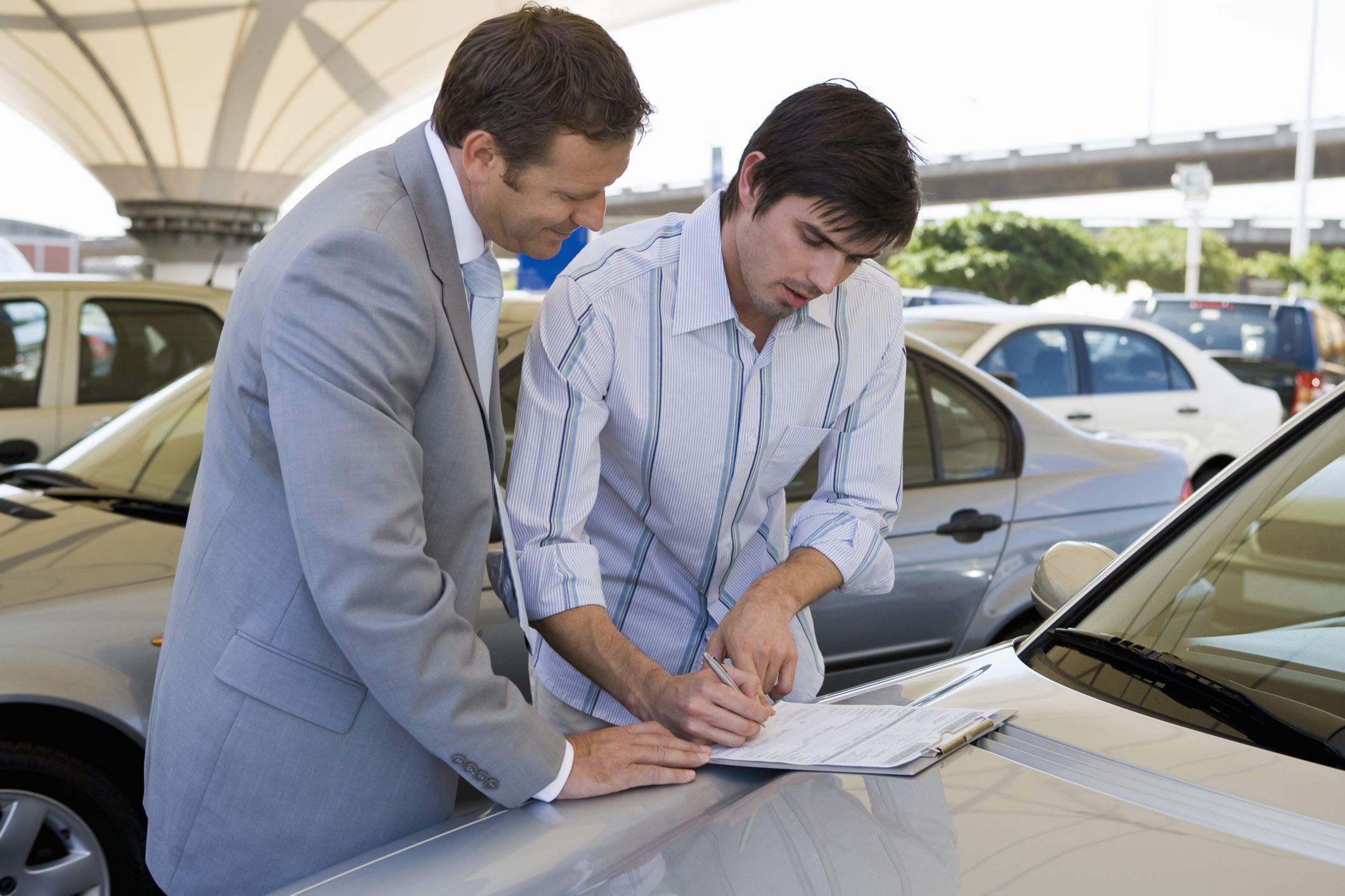 Как правильно оформить продажу автомобиля по договору: Важные тонкости и рекомендации