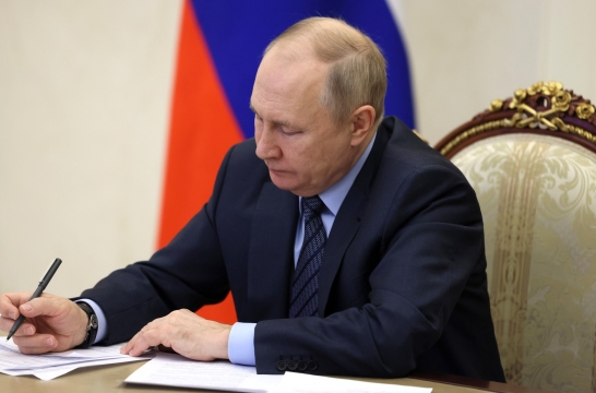 Владимир Путин подписал закон о соблюдении норм русского языка