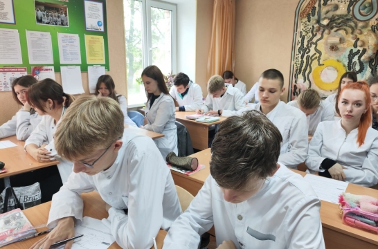 Школьники ЛНР, ДНР, Запорожской и Херсонской областей познакомились с профессией биоинженера