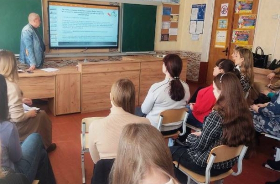 В Донецкой Народной Республике для более чем 470 педагогов-психологов прошли занятия по оказанию допсихологической помощи