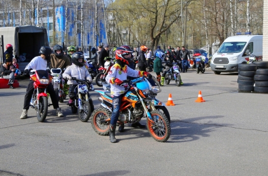 В Петергофе прошло региональное первенство по мотоспорту среди образовательных учреждений