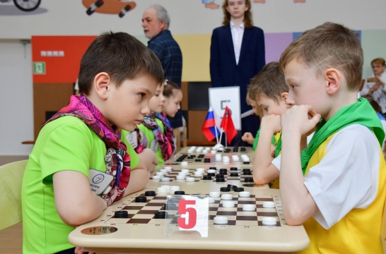 В Подмосковье определили лучшую дошкольную команду в соревнованиях по шашкам