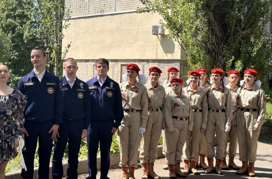 Акцию «Парад для одного ветерана» провели ребята из Донецкой Народной Республики