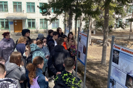 В Профессиональном колледже Железногорска-Илимского открыли аллею, посвященную участникам СВО