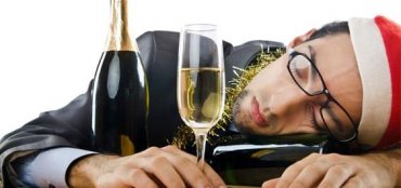 Новогоднее похмелье: как избавится и чего ни в коем случае нельзя делать