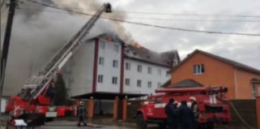 Под Киевом пылает многоэтажный отель