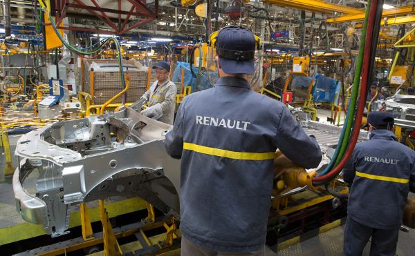 
                    Renault приостановила деятельность в России после обращения Зеленского
                    
                
