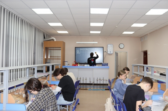 Камчатские школьники на зимних каникулах прошли интенсив по естественно-научным предметам