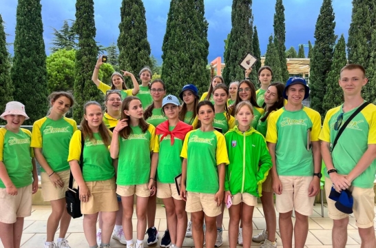 Стартовал прием заявок на участие в сменах «Мир открытий» в детских центрах «Алые паруса» и «Артек»