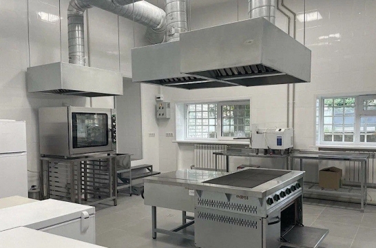 В 900 детсадах и школах ДНР установлено более 9,5 тысячи единиц оборудования для пищеблоков<span id=