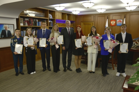 В Камчатском крае лучшим школьникам вручили губернаторские стипендии