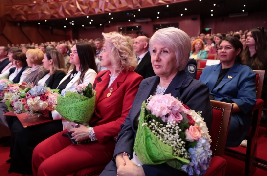 Десяти донским педагогам вручили награды и поощрения Ростовской области