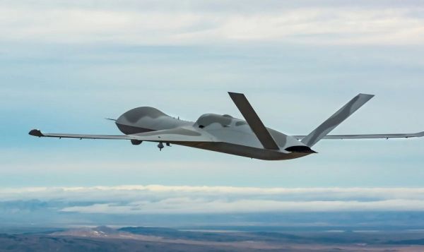 Американский беспилотник MQ-20 Avenger победил истребитель в учебном бою