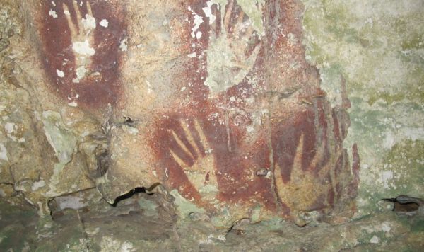 Археологи обнаружили в Индонезии самый древний рисунок в мире