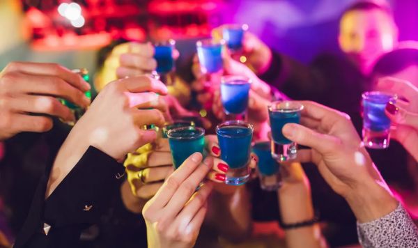 Коктейль с жидким азотом отправил посетителя бара в реанимацию