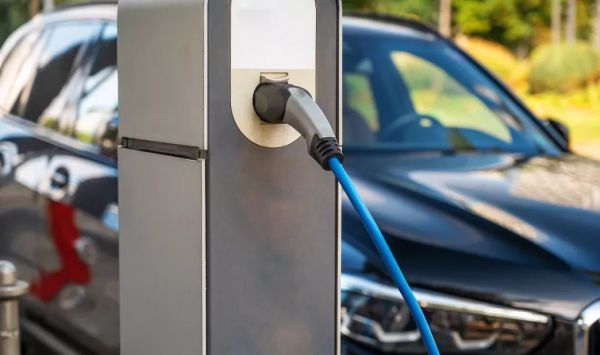 Быстрая зарядка ускоряет деградацию батарей электромобилей вдвое