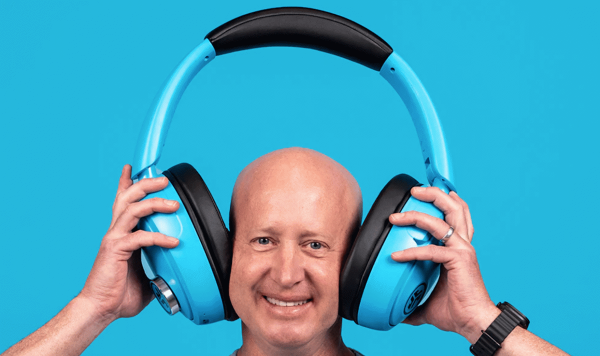 Эти гигантские наушники Blue XL от JLab — реальный гаджет, а вовсе не первоапрельская шутка