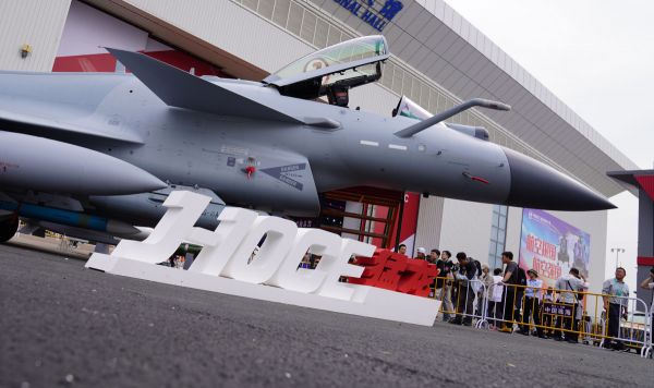 Китайский истребитель J-10CE победил в учебном бою Eurofighter Typhoon