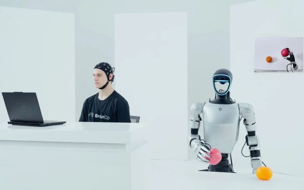 Китайская BrainCo представила платформу для управления роботами силой мысли