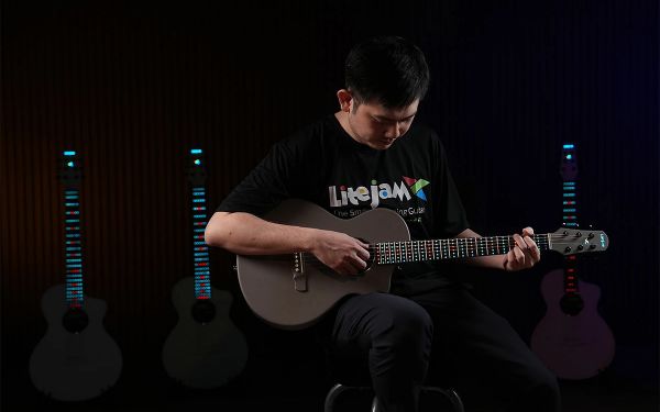 Умная гитара Litejam Neo с RGB-подсветкой сама научит вас играть