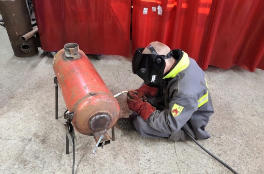 Курские студенты изготовили 48 печек-буржуек для бойцов в зоне <span id=