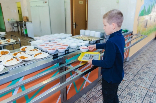 Макароны с сыром, блины и борщ возглавили рейтинг самых популярных школьных блюд