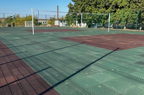 Новосибирская область благоустроила территорию школы в ЛНР