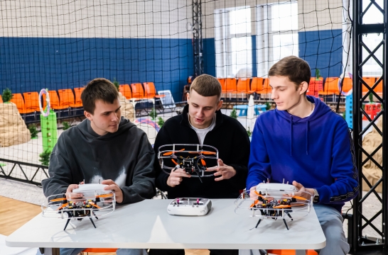 Новые площадки по работе с беспилотными технологиями открыли в колледжах Москвы