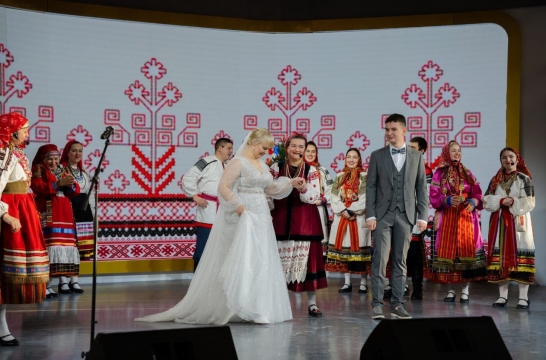 Первые в Год семьи: история молодых учителей из Воронежской области