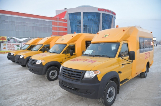Школам Омской области передано 49 новых автобусов