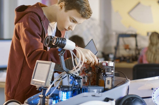 Три региона получат средства на разработку проектов школ, использующих передовые технологии и методы обучения