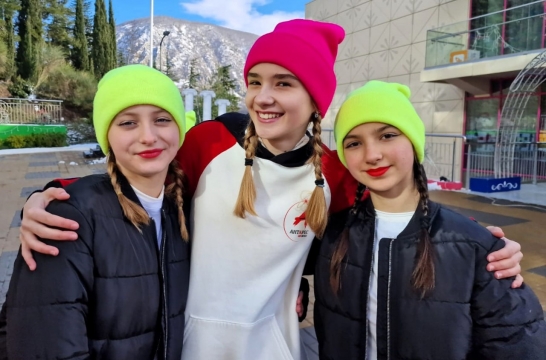 Творческие коллективы из Луганска и Омска подготовили в «Артеке» совместную программу