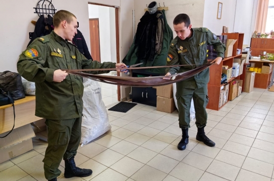В Иркутской области кадеты изготавливают окопные свечи и маскировочные сети для участников СВО