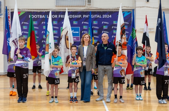 В Казани открылся лагерь Международной детской социальной программы «Футбол для дружбы»