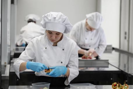 В колледжах и техникумах Вологодской области развивается дуальная модель подготовки кадров