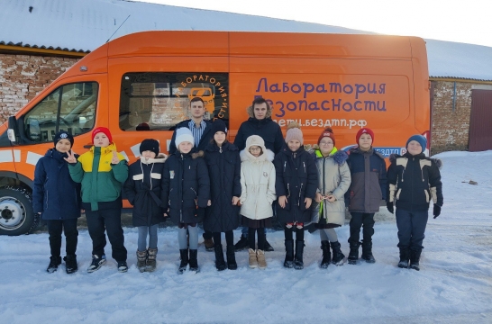 В Курской области в 2023 году мобильная &laquo;Лаборатория безопасности&raquo; совершила более 135 выездов