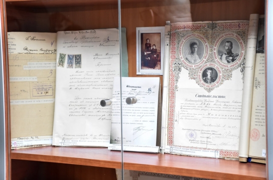 В Луганске открылась документальная выставка &laquo;Учитель &ndash; мастер и творец!&raquo;