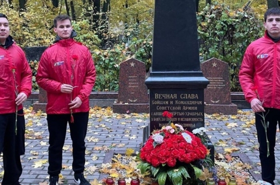 В Москве почти 90 тысяч учащихся школ и колледжей активно участвуют в различных волонтерских инициативах