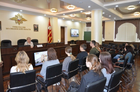 В Смоленске участники &laquo;Студенческого десанта&raquo; узнали о противодействии экстремизму