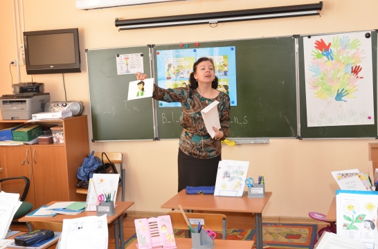 Владимир Путин поручил продлить до 2030 года срок реализации программы &laquo;Земский учитель&raquo;