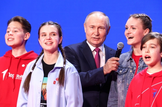 Владимир Путин выступил на закрытии II съезда Российского движения детей и молодежи <span id=